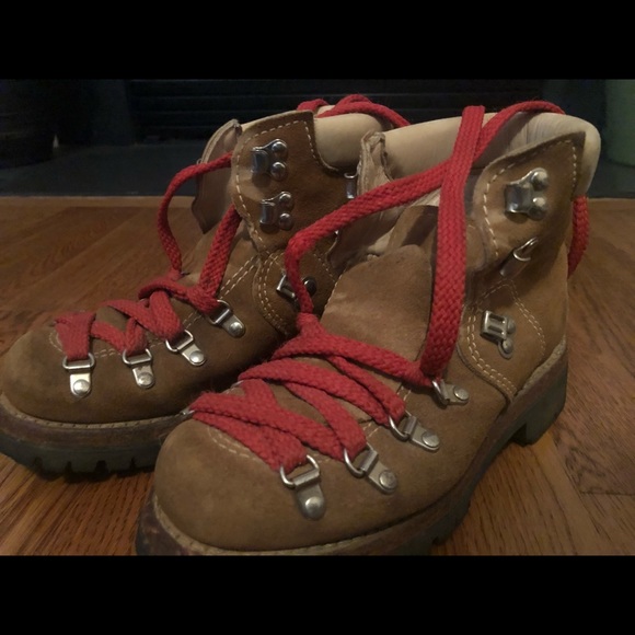 Vibram Shoes - Vibram hiking boots women size 5